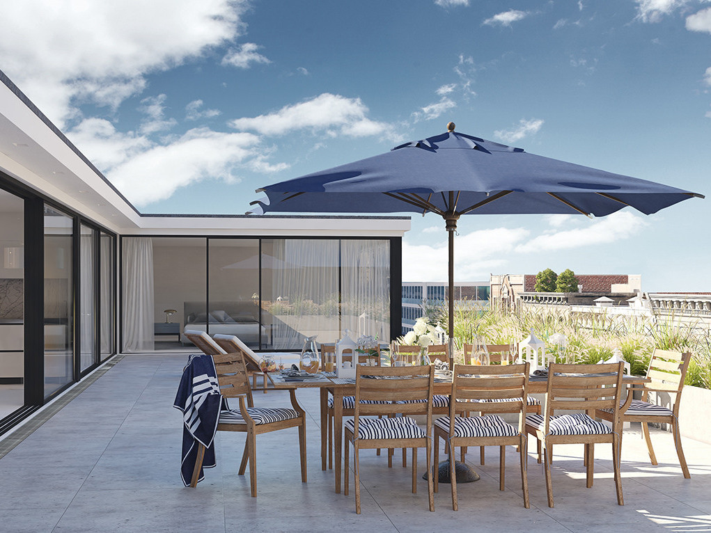 Dachterrasse-Sonnenschirm-Sonne-Stühle-Tisch
